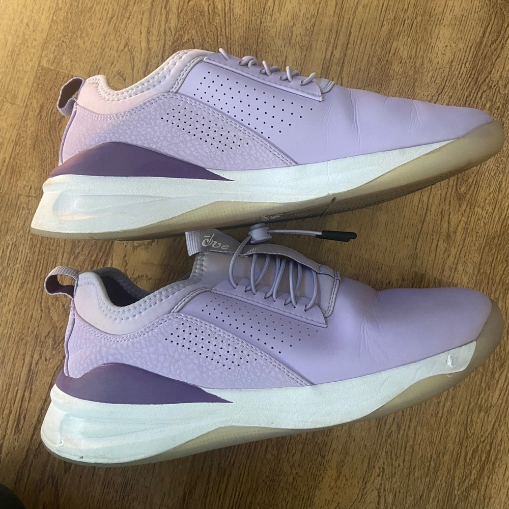 Clove nursing shoes